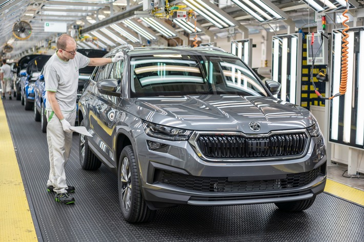 ŠKODA AUTO: Jubiläen in der Fahrzeug- und Komponentenfertigung