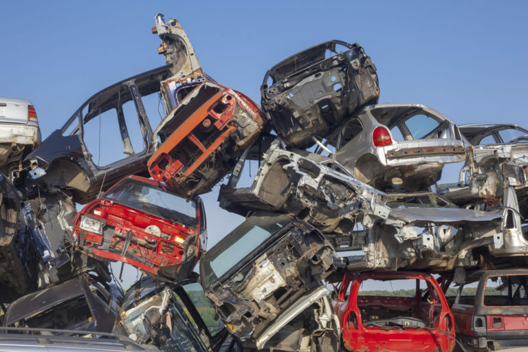 Schrottautos ohne Papiere: Rechtliche Aspekte und hilfreiche Tipps für einen erfolgreichen Verkauf