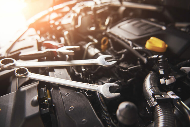 Leitfaden zur umweltbewussten Entsorgung von Öl, Batterien und gefährlichen Chemikalien im Automobilbereich